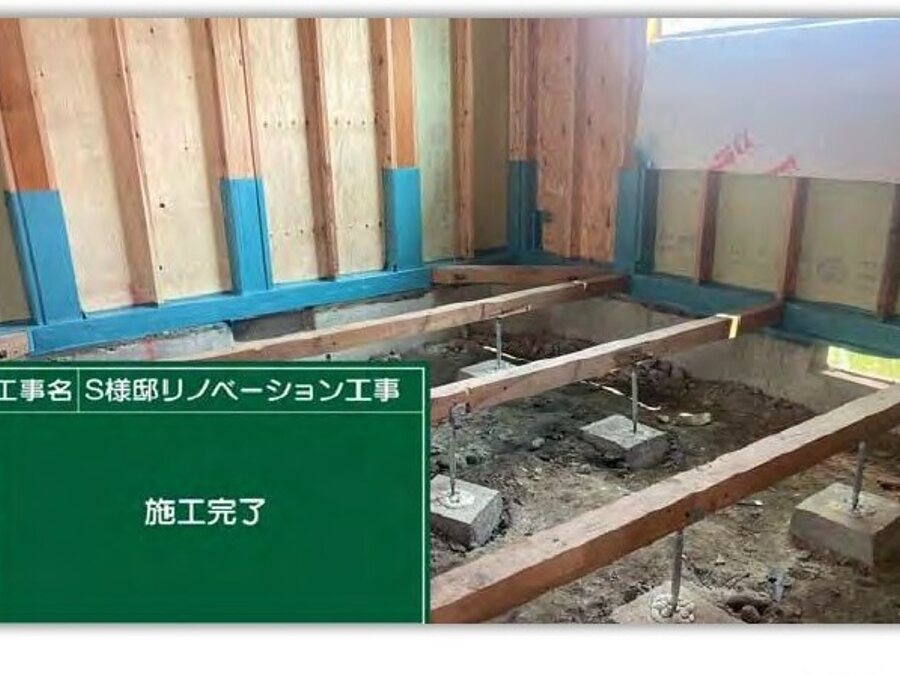 木造住宅の柱と土台をポリウレアで耐震補強した様子